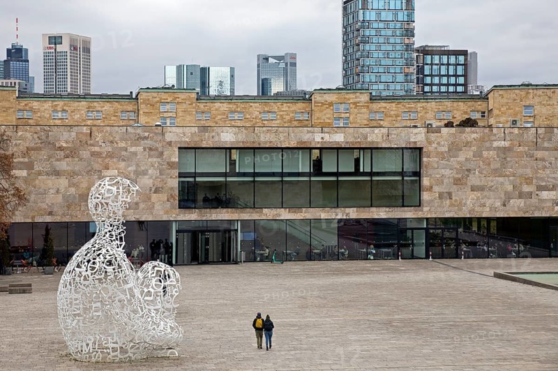 Artwork Body of Knowledge by Jaume Plensa on the Westend Campus of Goethe University
