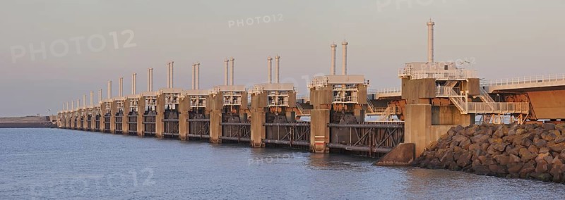 Storm flood barrier