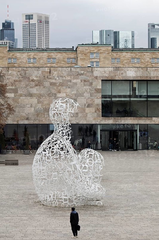 Artwork Body of Knowledge by Jaume Plensa on the Westend Campus of Goethe University