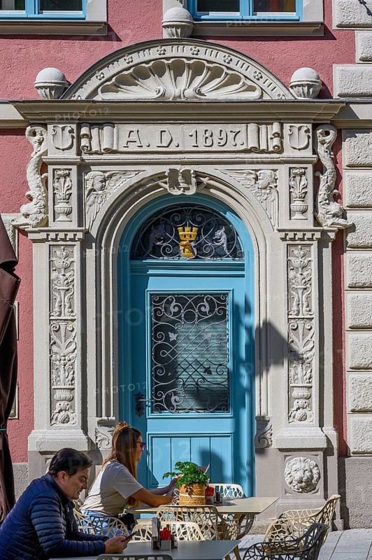 Richly decorated gate at the town hall on Marienplatz