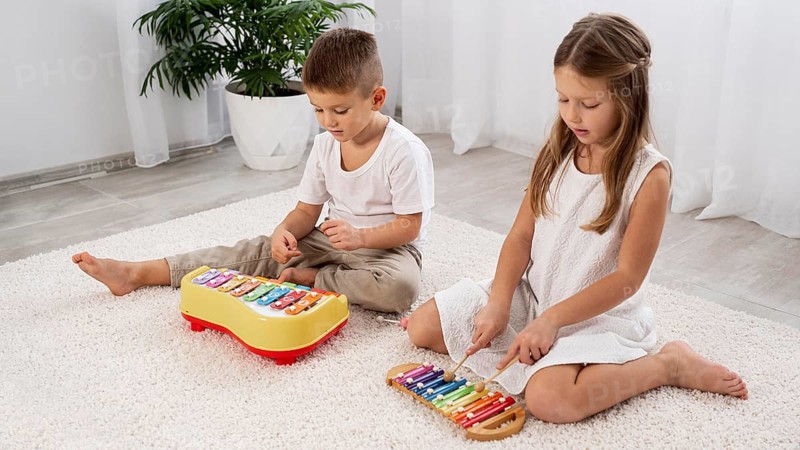 Kids playing musical game home