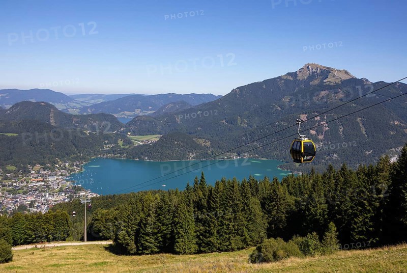 Sankt Gilgen am Wolfgangsee with Zwoelferhorn cable car and view of the Schafberg