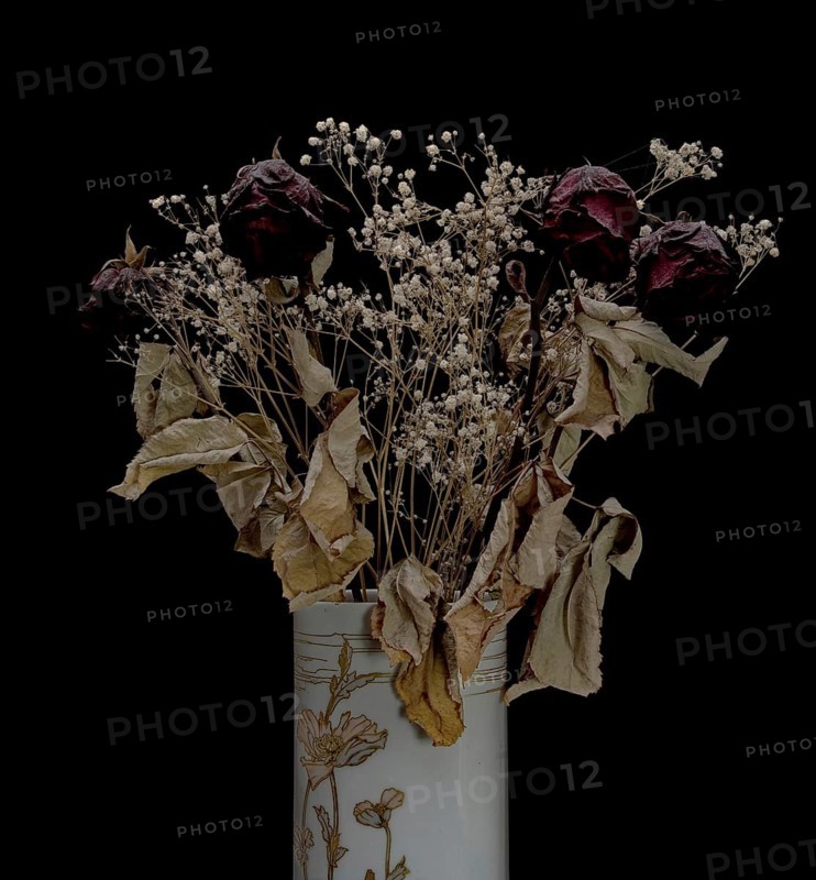 Dried bouquet of roses in a vase