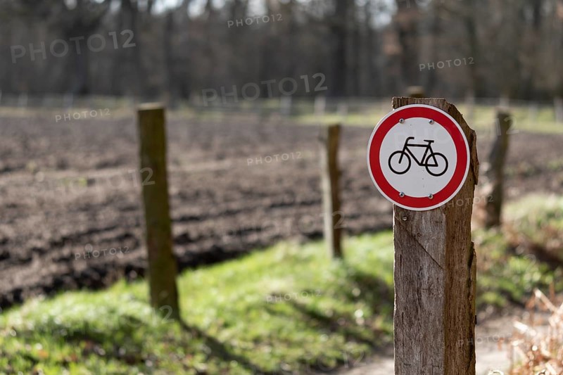 Warning sign no cycling on a country lane in the Duvenstedter Brook nature reserve
