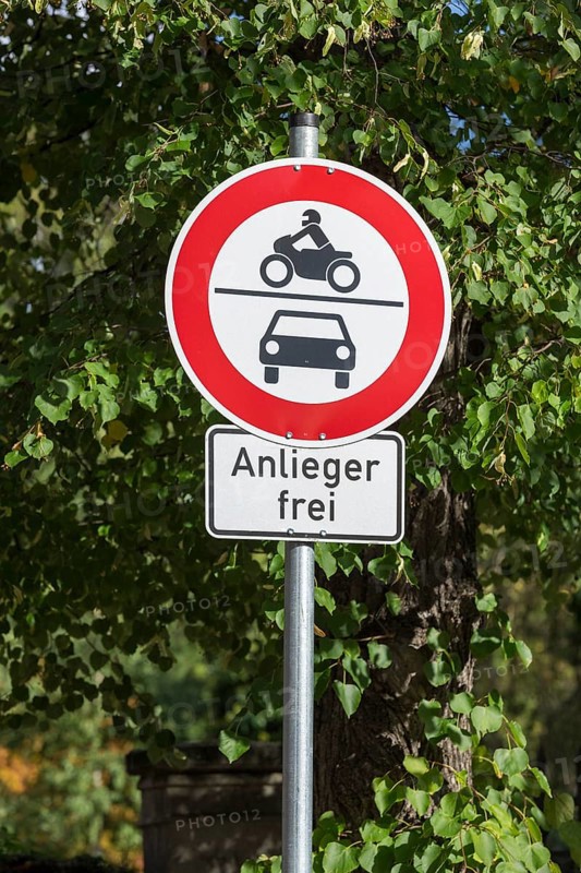 Traffic sign Anlieger frei
