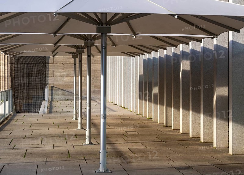Terrace on the first floor of the James Simon Gallery