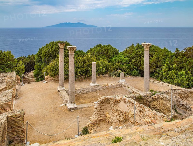 Antique Villa Romana with view of Giglio Island