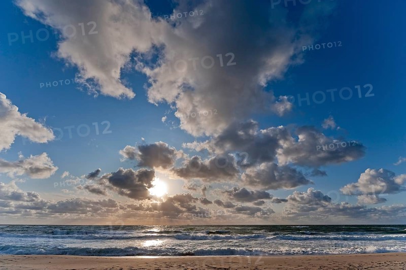 Evening sun on the beach of Kampen