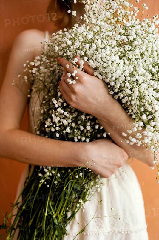 Front view woman holding bouquet flowers
