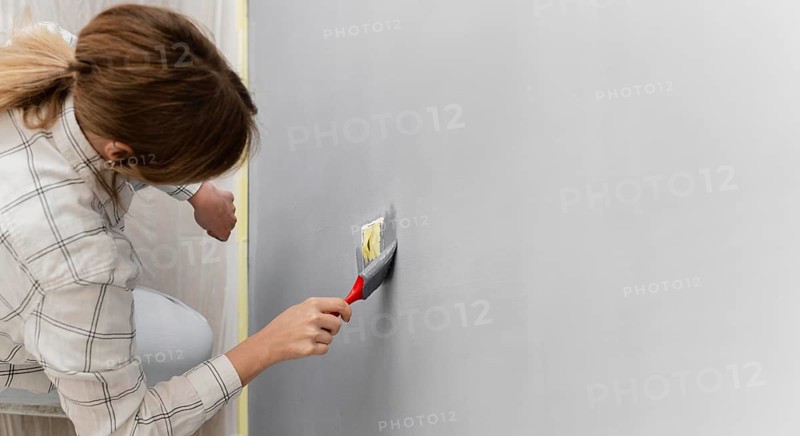 Close up woman painting with brush