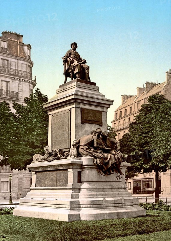 Alexandre Dumas monument