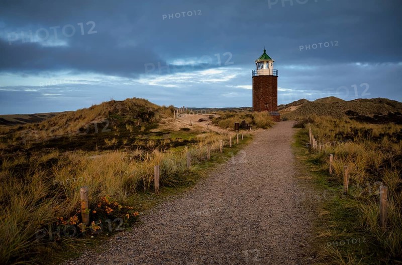 Path through the dunes to the beacon