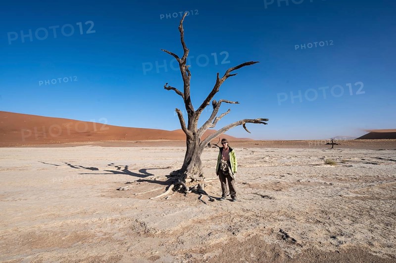 Dunes in Deadvlei with tourist