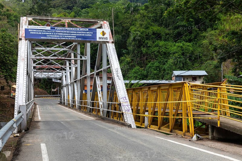 Steel bridge over the La Vieja River