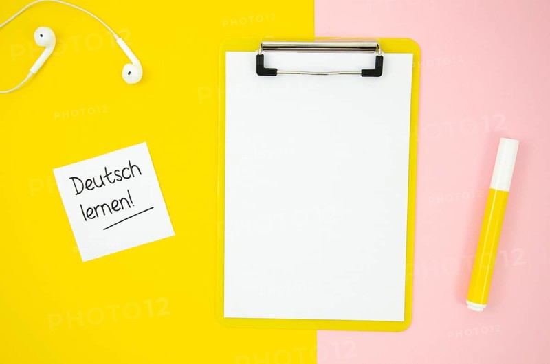 Empty clipboard bicolor background