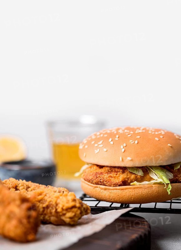 Front view fried chicken pieces burger
