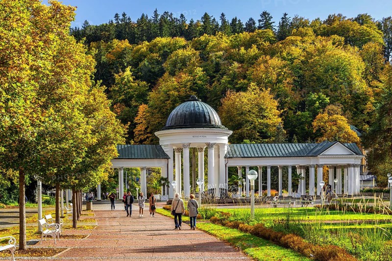 Spa promenade with Rudolph's Spring in the autumnal spa park
