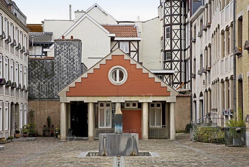 The Cour Saint-Antoine is the work of the architect Charles Vandenhove