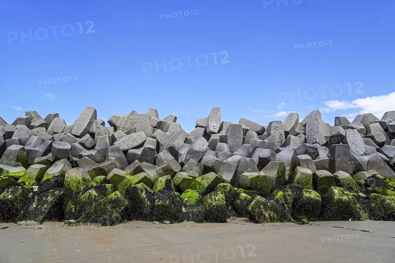 Mound type sea wall
