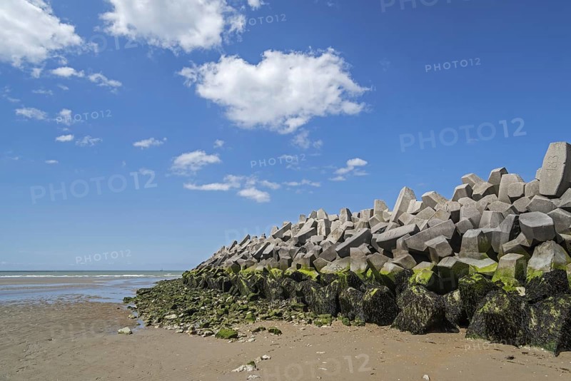 Mound type sea wall