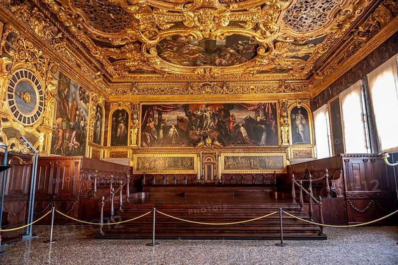 Wooden bench in the Sala del Collegio