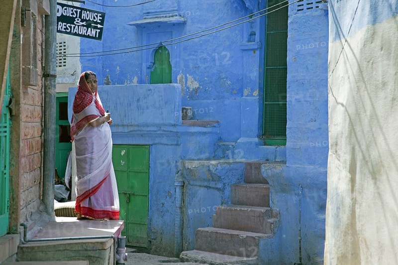 Woman wearing traditional sari in the blue city of Jodhpur