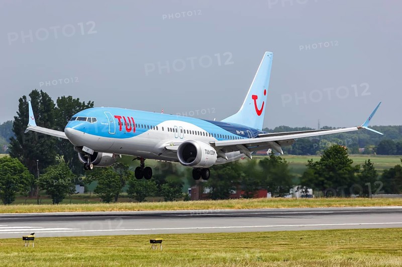 A Boeing 737 MAX 8 aircraft of TUI Belgium with the registration number OO-TMY at Brussels Airport