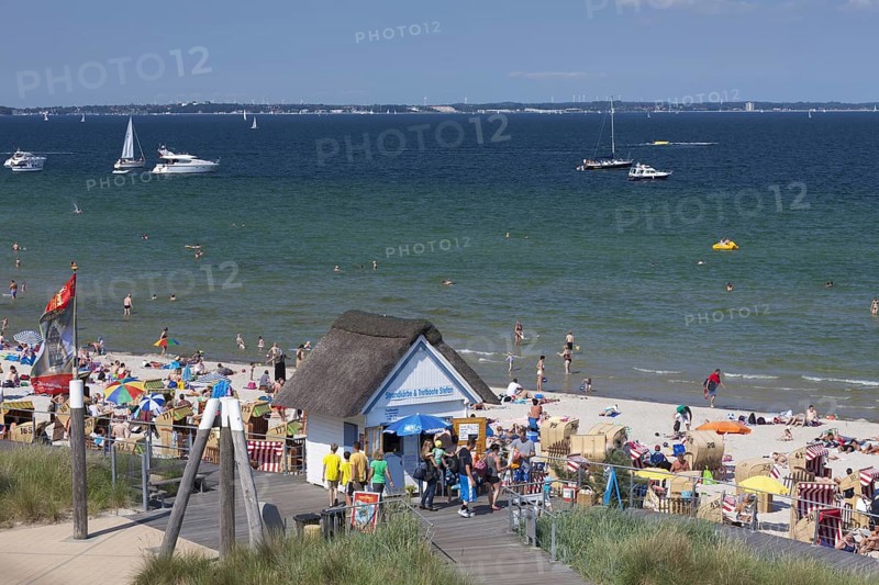 Cabin renting out roofed wicker beach chairs along the Baltic Sea at Scharbeutz