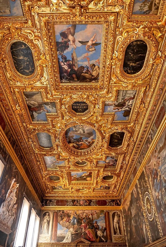 Decorated ceiling