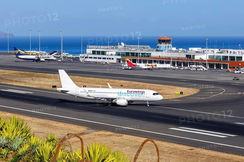 A Eurowings Discover Airbus A320 aircraft with the registration D-AIUU at Funchal Airport