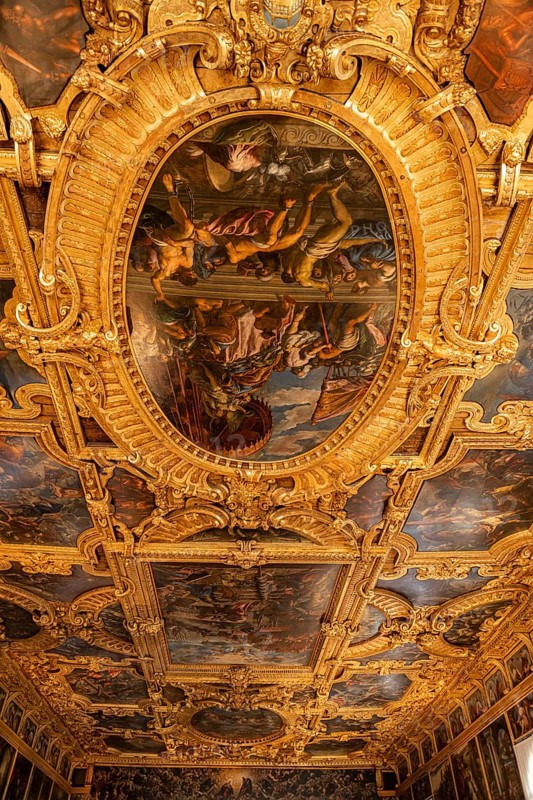 Decorated ceiling