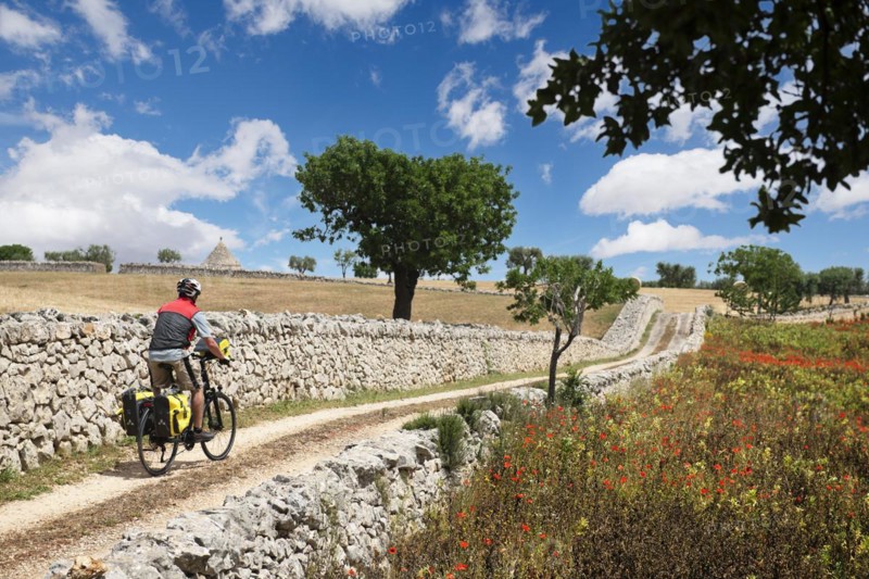 Cyclist on a side road between Noci and Alberobello