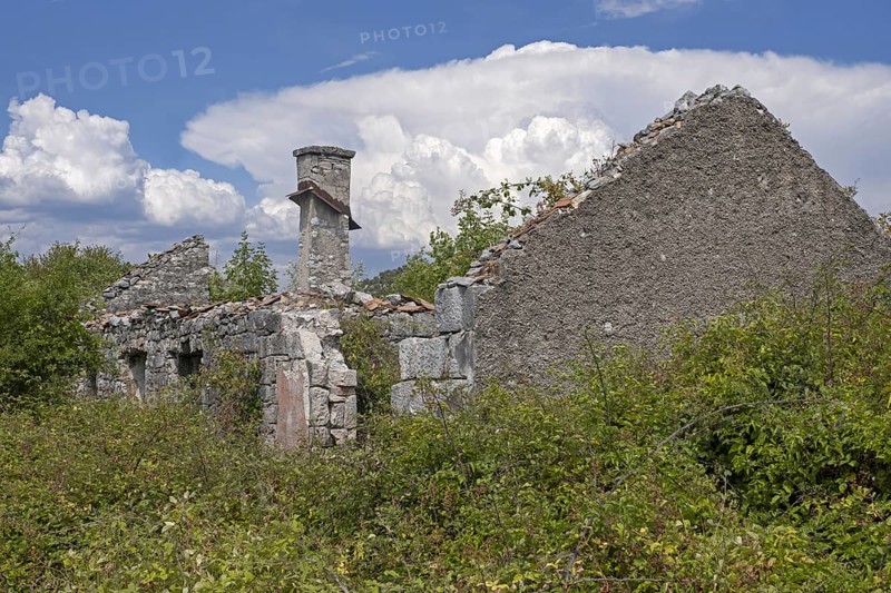 Ruined house in the village Hum