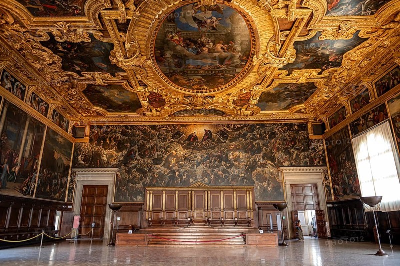 Decorated ceiling