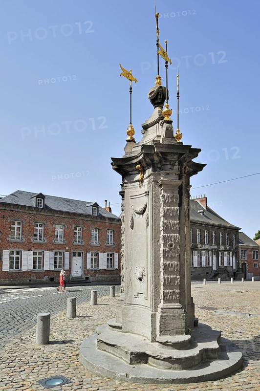 The fountain-pillory