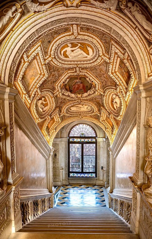 Magnificent staircase decorated with frescoes