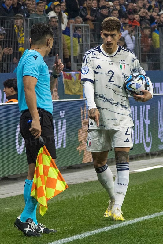 Giovanni DI LORENZO Italy in dialogue with the linesman