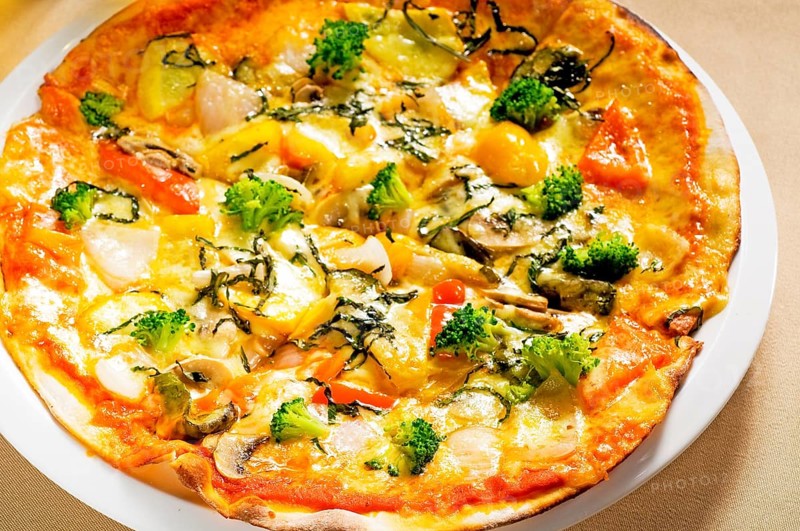 Fresh italian thin style vegetarian pizza with fresh mixed vegetables close up