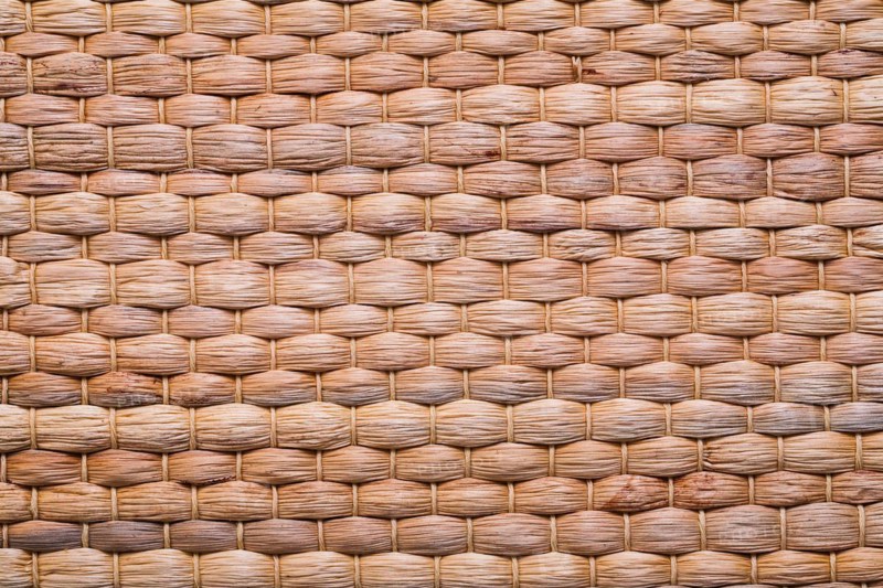 Natural raffia texture of the mat