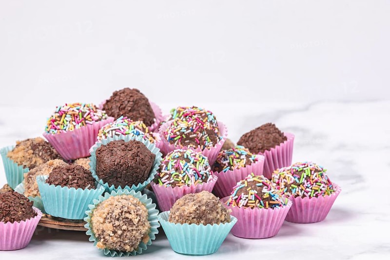 Dark rum balls with nut