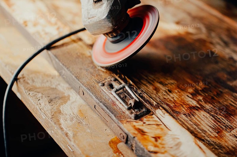 Grinding with an electric wood grinder