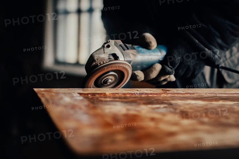 Grinding with an electric wood grinder