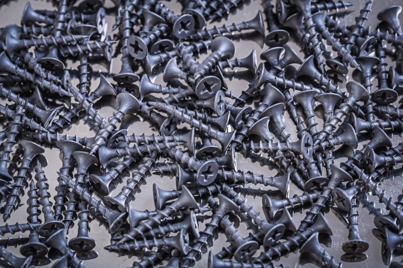 Black screws for fixing timbers