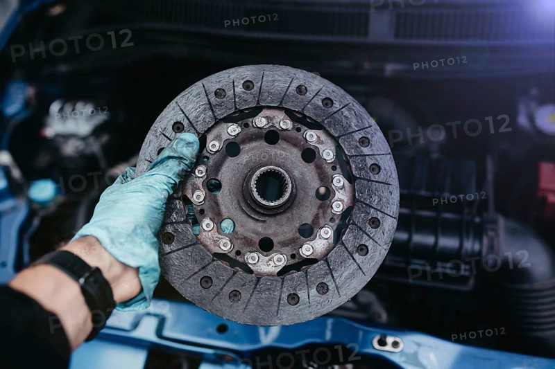Car transmission clutch kit. disc and clutch basket