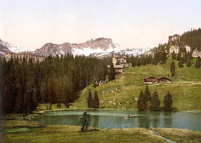 The climatic health resort of Arosa is a historic spa and resort town with private and public high-altitude clinics
