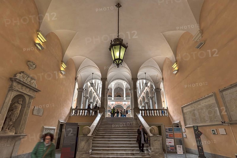Entrance hall and inner courtyard of Palazzo Doria Tursi