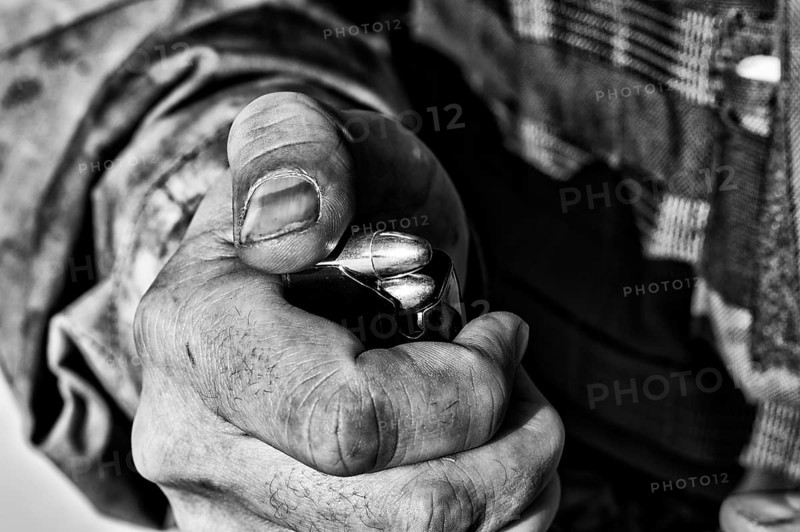The fighter prepares a clip with bullets before the next fight.