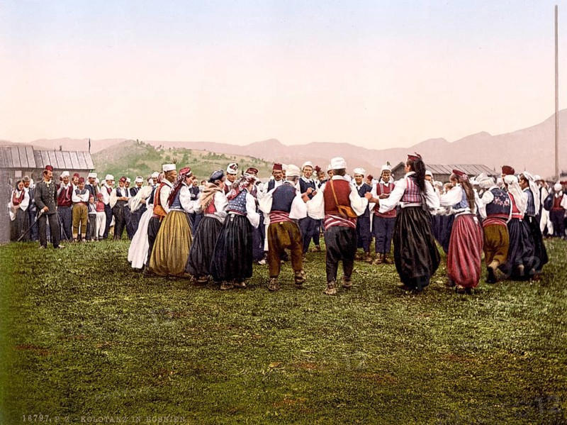 Dancing peasants and peasant women