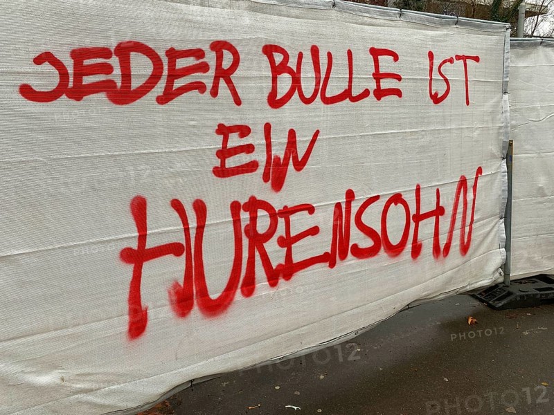 JEDER BULLE IST EIN HURENSOHN