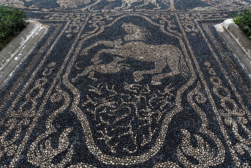 Stone mosaic of white and black sea pebbles from 1737